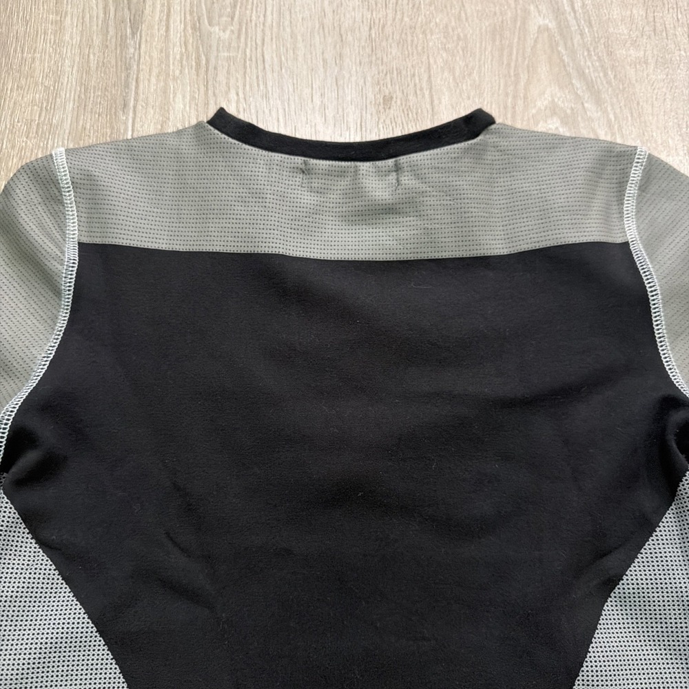 Maniere de Voir Women's Dark Grey And Black Top Active Wear Size 8 US - Picture 8 of 9